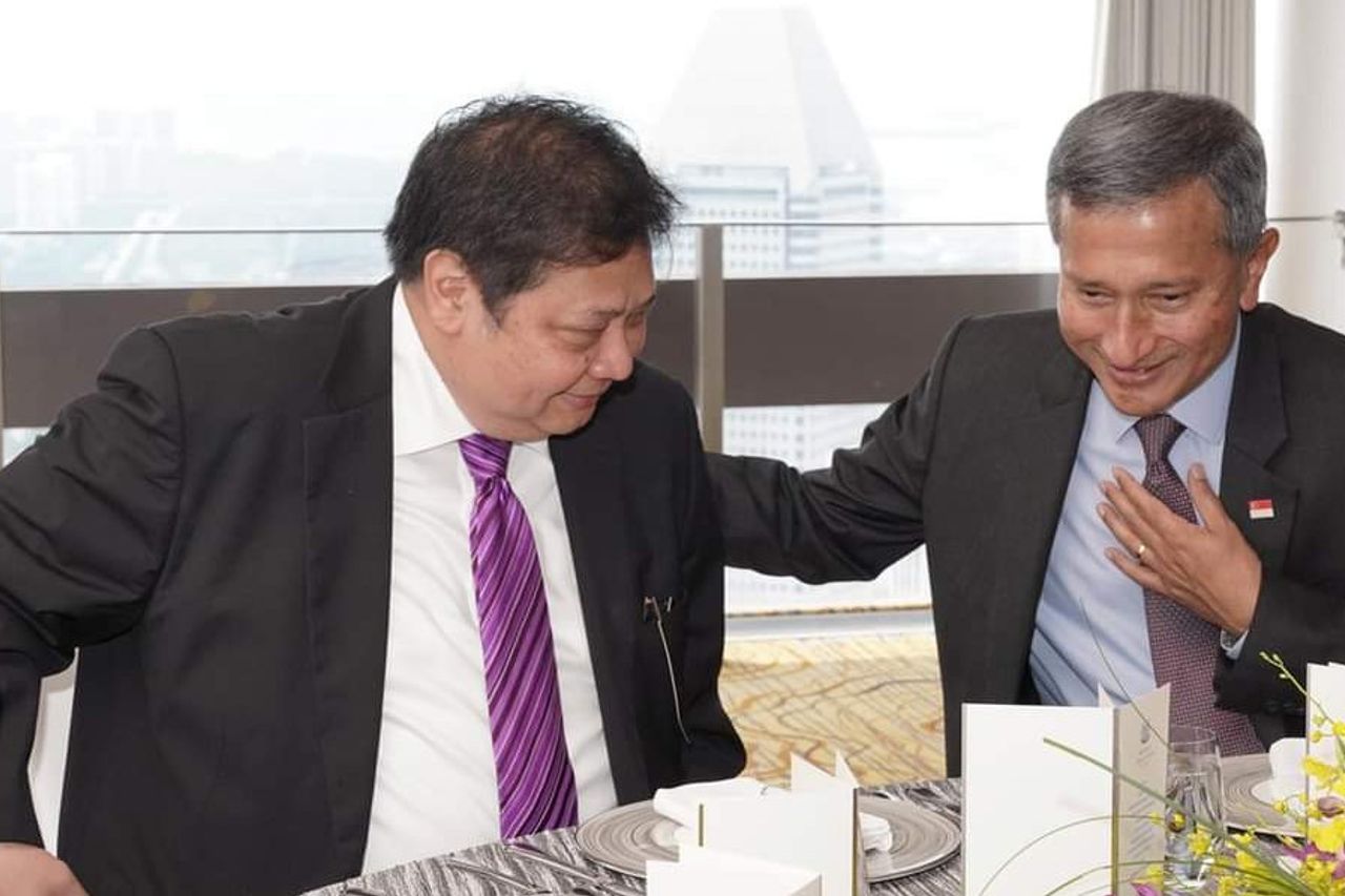 Airlangga Indonesia-Singapura perlu pererat kerjasama di regional.jpg